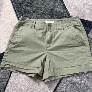 LOFT Women's Olive Cargo Shorts Size 2 Curvi